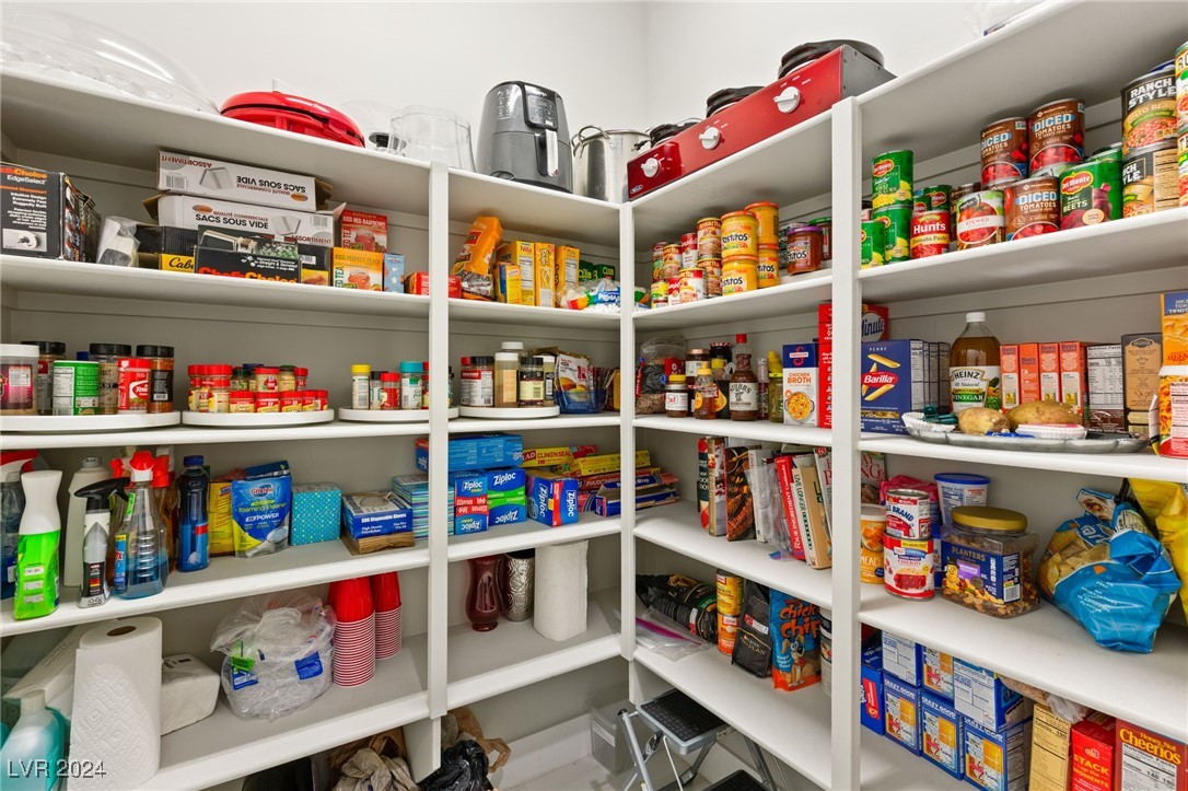 Las Vegas, Nevada 89129, United States, 4 Bedrooms Bedrooms, ,3 BathroomsBathrooms,Residential,Active,27101