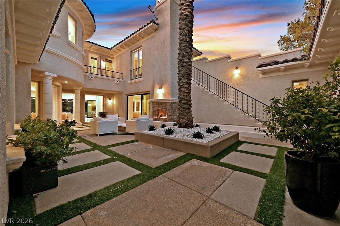 11877 OAKLAND HILLS Drive