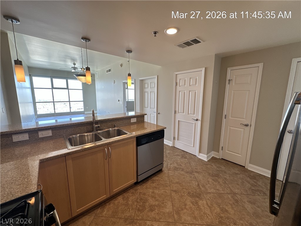 150 Las Vegas Boulevard 2202