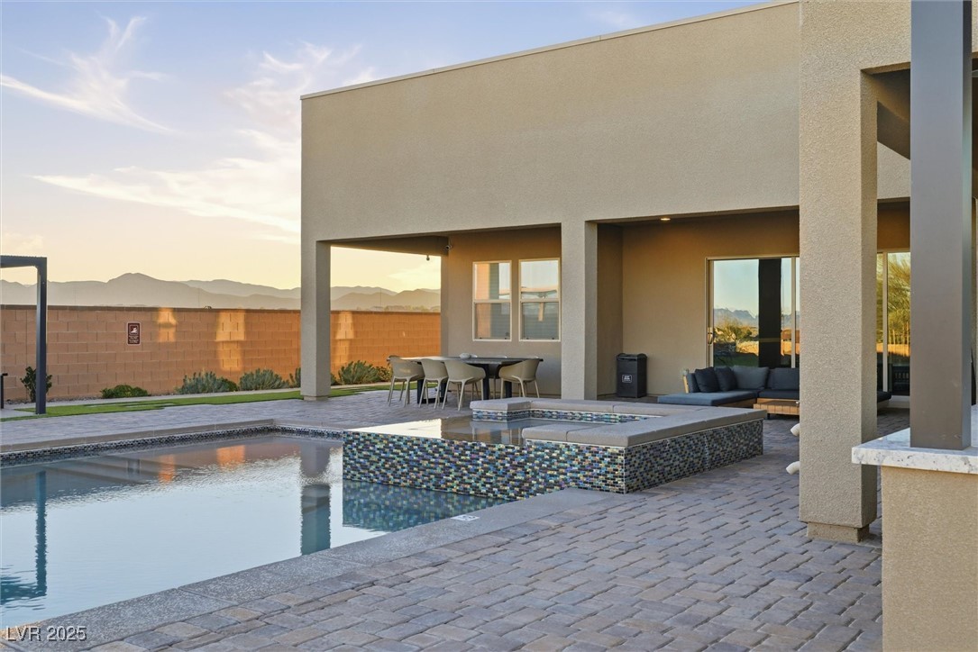 Las Vegas, Nevada 89113, United States, 5 Bedrooms Bedrooms, ,4 BathroomsBathrooms,Residential,Active,256635