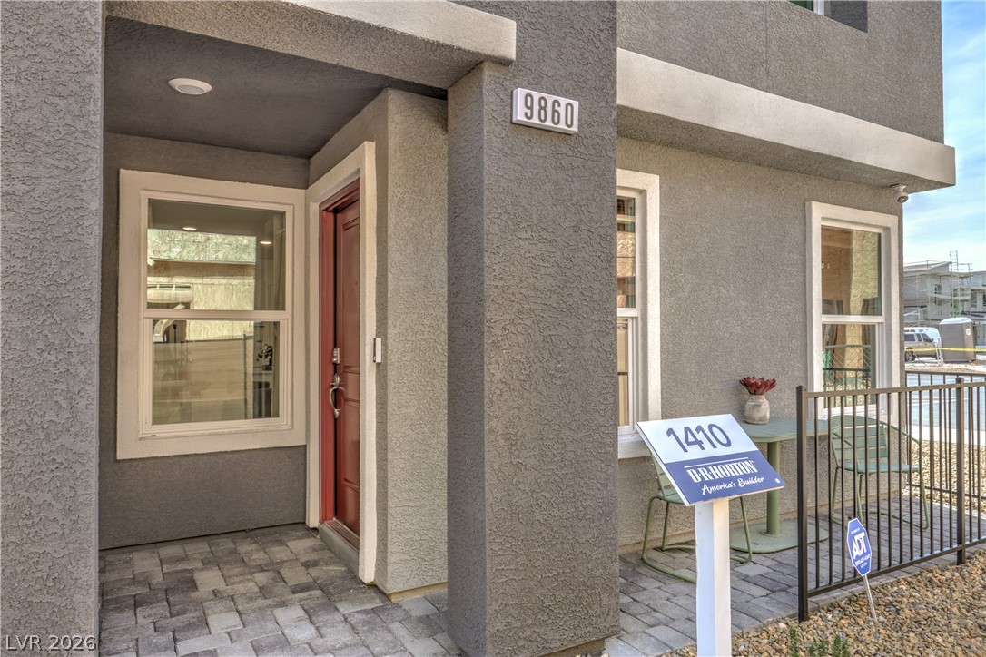 9662 Horseshoe Canyon Street