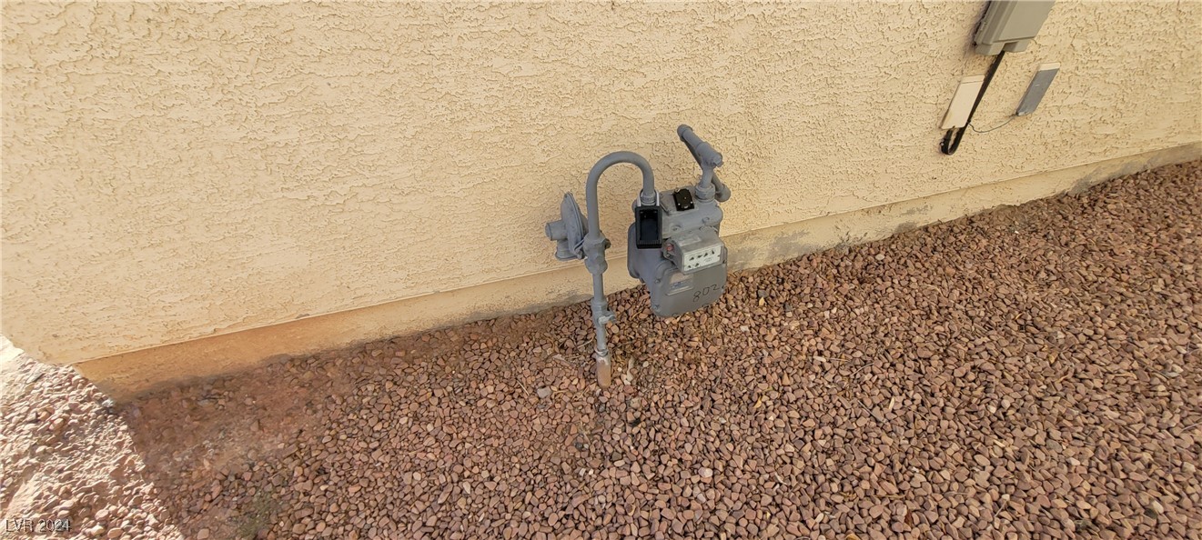 1013 Adobe Flat Drive