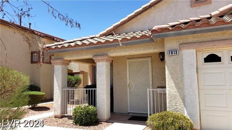 1013 Adobe Flat Drive