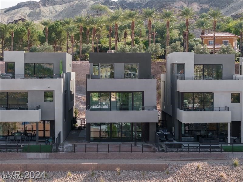 20 Lakefront Drive