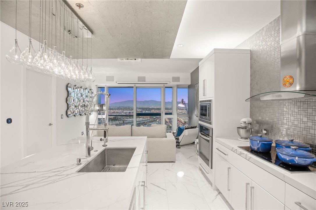 Las Vegas, Nevada 89103, United States, 2 Bedrooms Bedrooms, ,2 BathroomsBathrooms,Residential,Active,228524