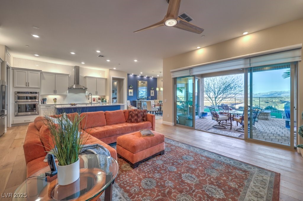 Henderson, Nevada 89011, United States, 3 Bedrooms Bedrooms, ,3 BathroomsBathrooms,Residential,Active,77715