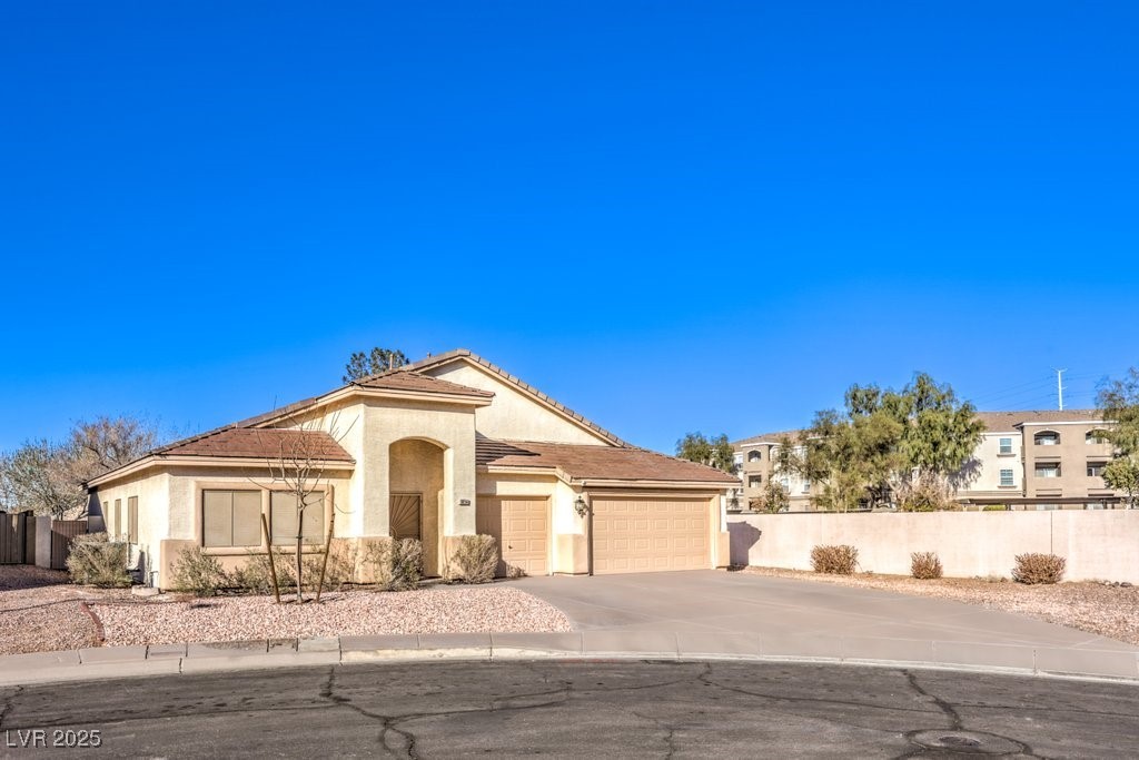 1056 Flatfoot Avenue, Henderson, Nevada image 2