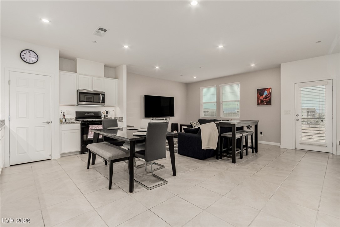 1111 Heliodor Avenue