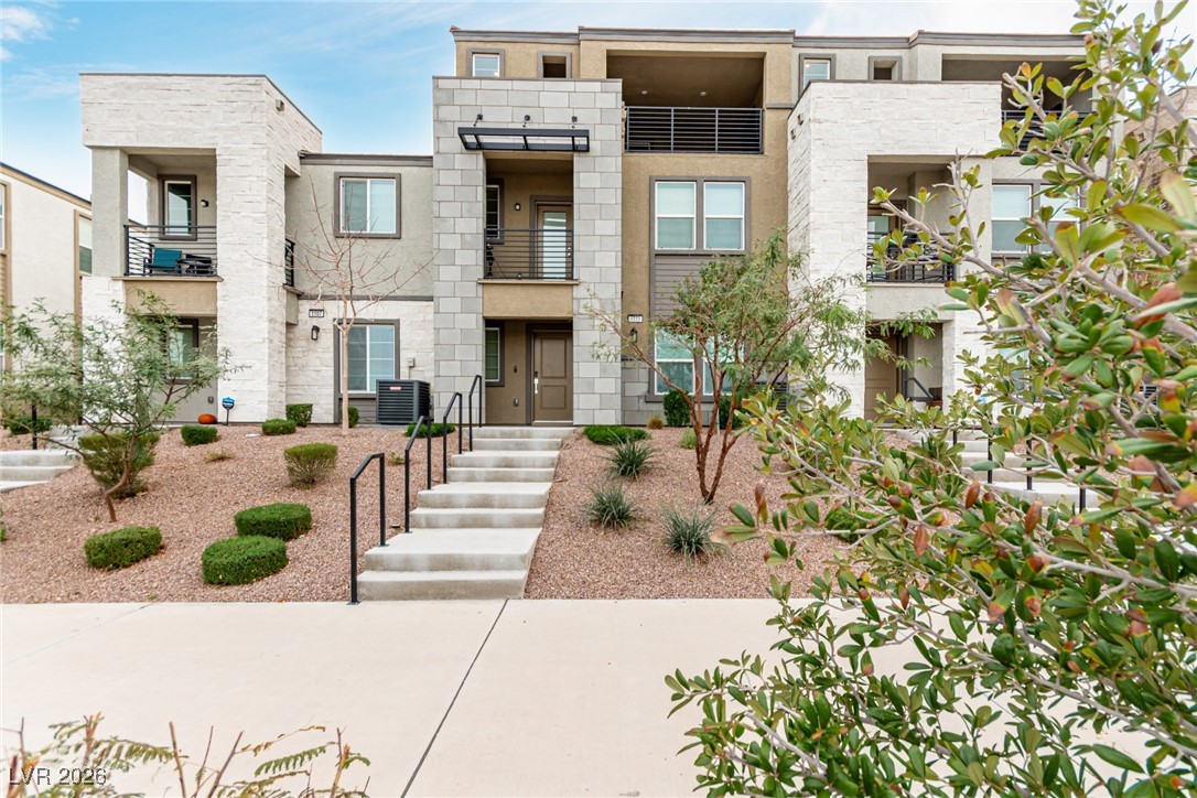 1111 Heliodor Avenue