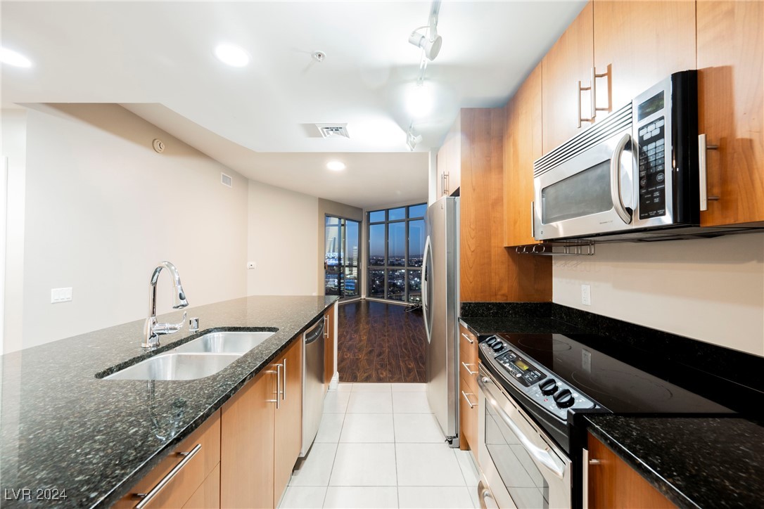 200 W Sahara Avenue 1510