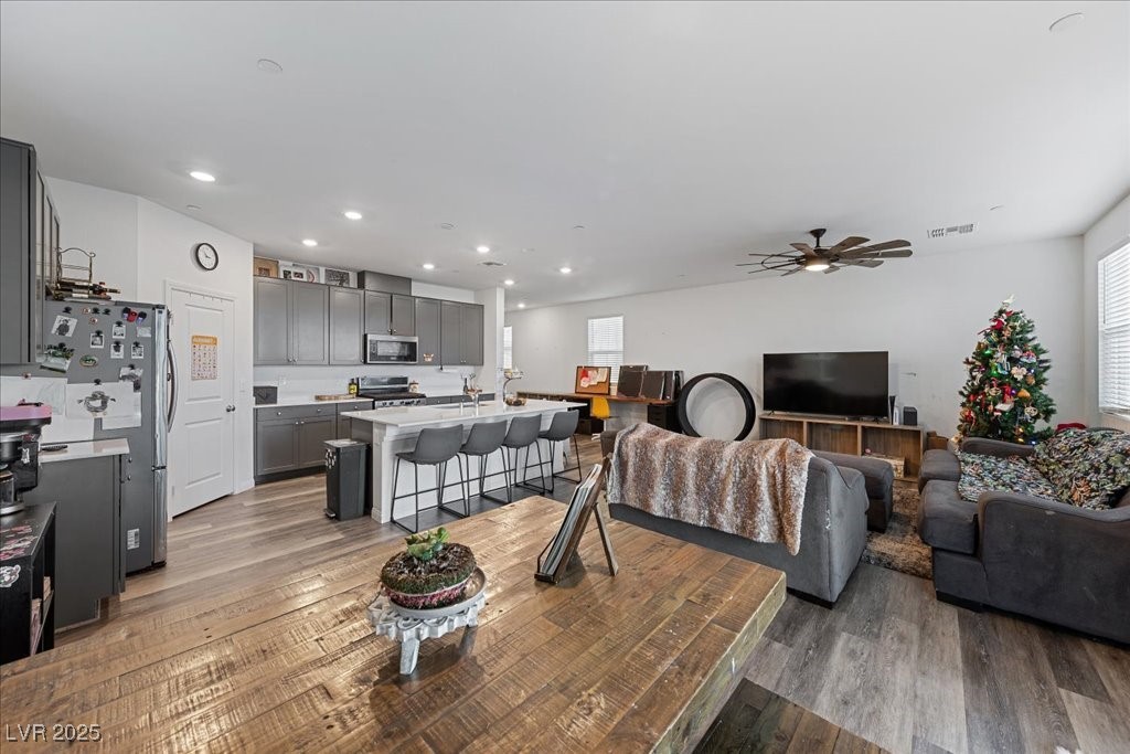 Henderson, Nevada 89044, United States, 5 Bedrooms Bedrooms, ,3 BathroomsBathrooms,Residential,Active,257600