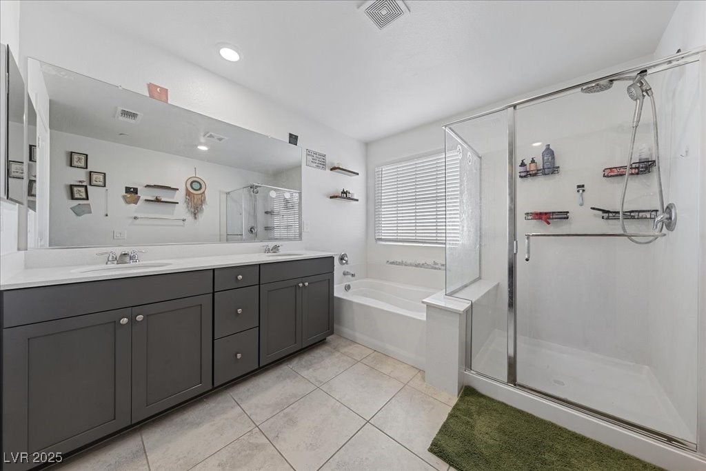 Henderson, Nevada 89044, United States, 5 Bedrooms Bedrooms, ,3 BathroomsBathrooms,Residential,Active,257600