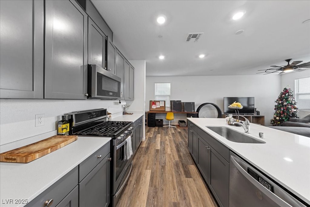 Henderson, Nevada 89044, United States, 5 Bedrooms Bedrooms, ,3 BathroomsBathrooms,Residential,Active,257600