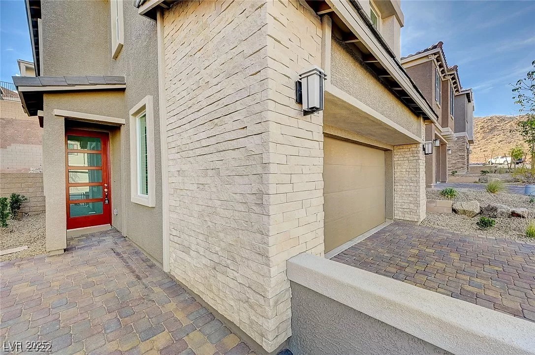 31 Castleton Tower Court