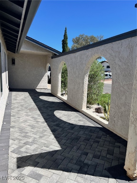 1121 Mariposa Way