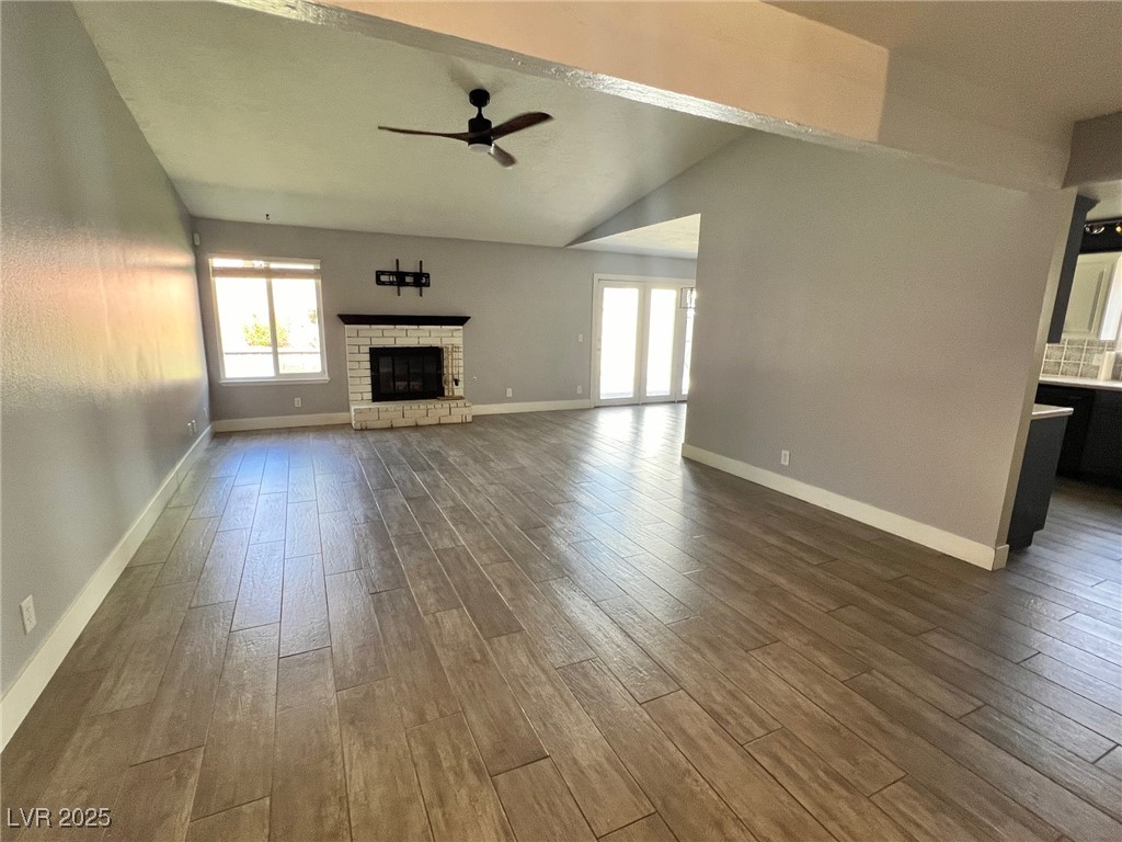 1121 Mariposa Way