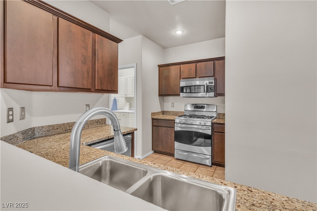 2050 W Warm Springs Road #1822, Henderson, Nevada image 6
