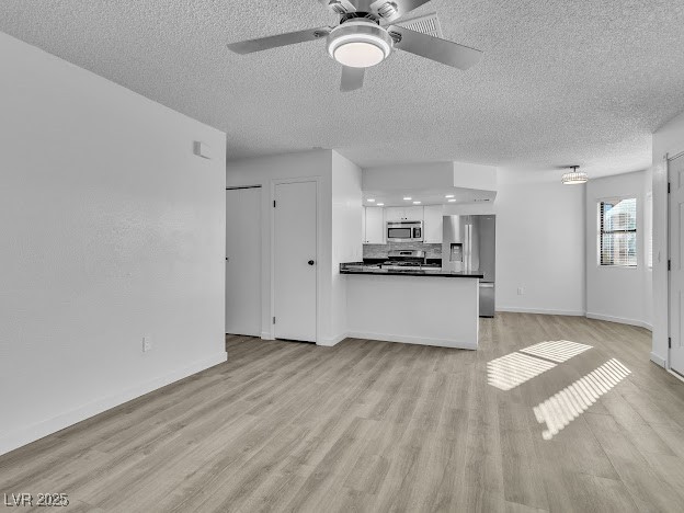 Las Vegas, Nevada 89128, United States, 2 Bedrooms Bedrooms, ,2 BathroomsBathrooms,Residential,Active,7476