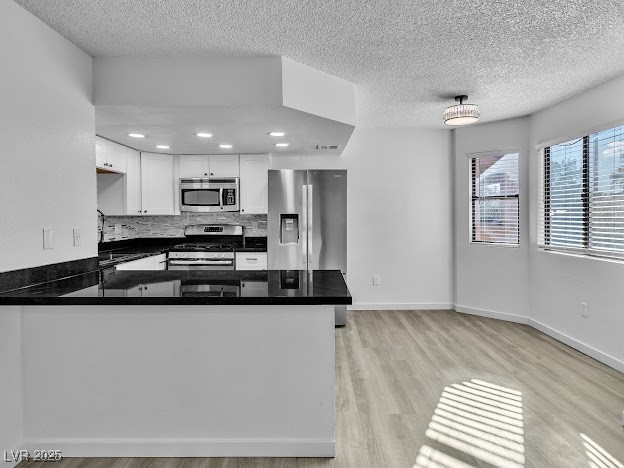 Las Vegas, Nevada 89128, United States, 2 Bedrooms Bedrooms, ,2 BathroomsBathrooms,Residential,Active,7476