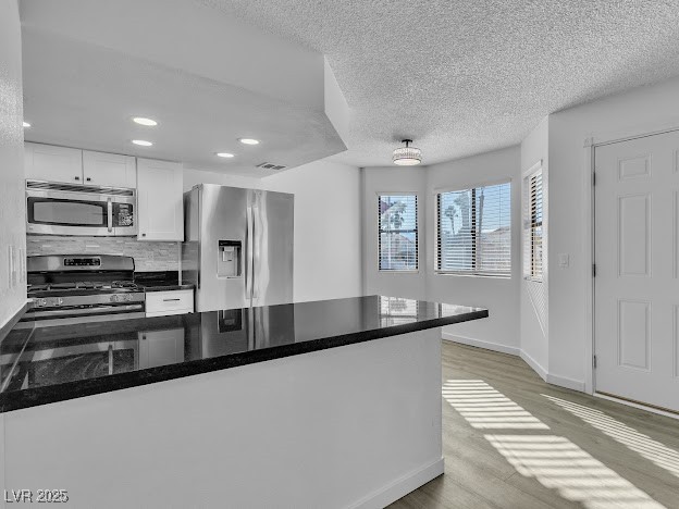 Las Vegas, Nevada 89128, United States, 2 Bedrooms Bedrooms, ,2 BathroomsBathrooms,Residential,Active,7476