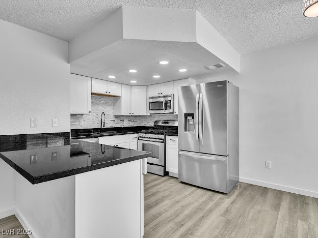 Las Vegas, Nevada 89128, United States, 2 Bedrooms Bedrooms, ,2 BathroomsBathrooms,Residential,Active,7476