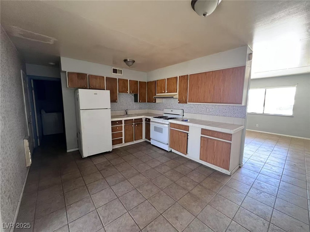 Properties 2 6120 Denver Circle