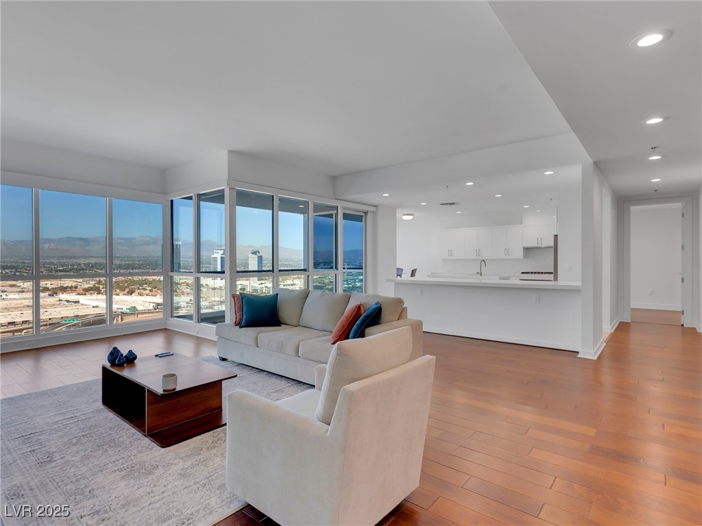 4525 Dean Martin Drive 3006