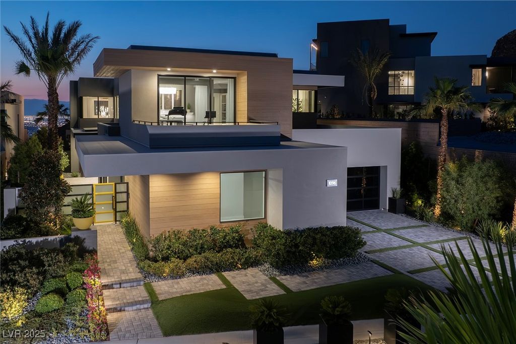 Photo of 523 Overlook Rim Drive, Henderson, NV 89012 (MLS # 2688318)