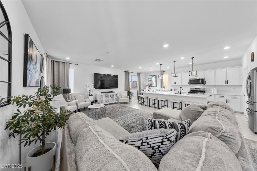 Las Vegas, Nevada 89141, United States, 4 Bedrooms Bedrooms, ,3 BathroomsBathrooms,Residential,Active,251456