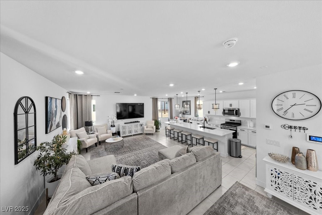 Las Vegas, Nevada 89141, United States, 4 Bedrooms Bedrooms, ,3 BathroomsBathrooms,Residential,Active,251456