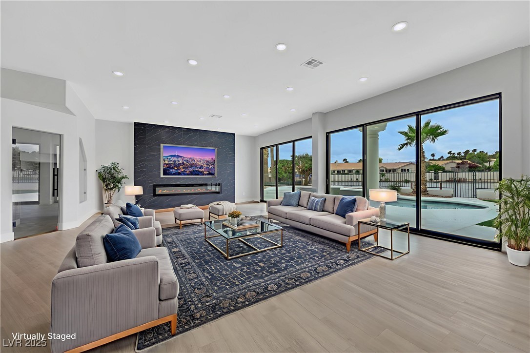 2589 Sun Reef Road