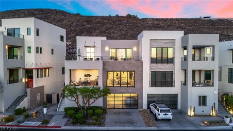 Townhouse For Sale - 426 Tranquil Peak Court<br/> Henderson, NV 89012
