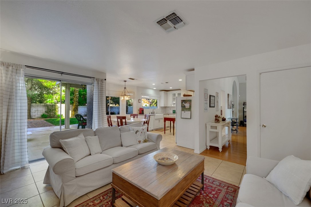 Las Vegas, Nevada 89123, United States, 3 Bedrooms Bedrooms, ,3 BathroomsBathrooms,Residential,Pending,131246