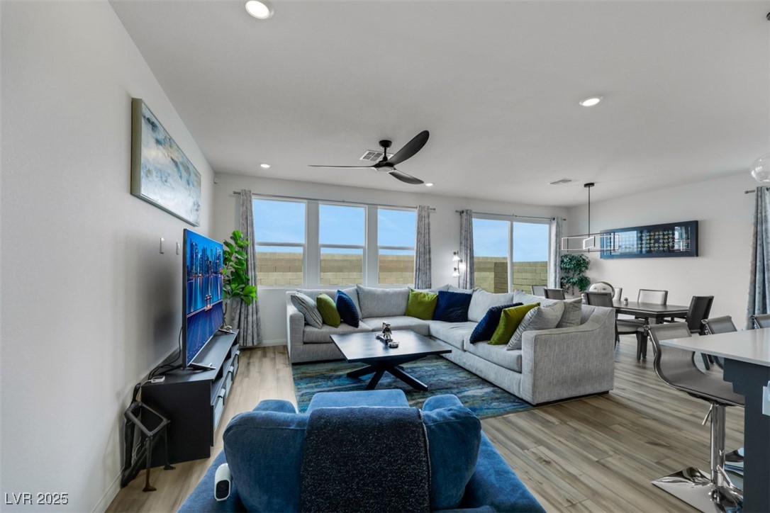 Las Vegas, Nevada 89139, United States, 5 Bedrooms Bedrooms, ,3 BathroomsBathrooms,Residential,Active,114632