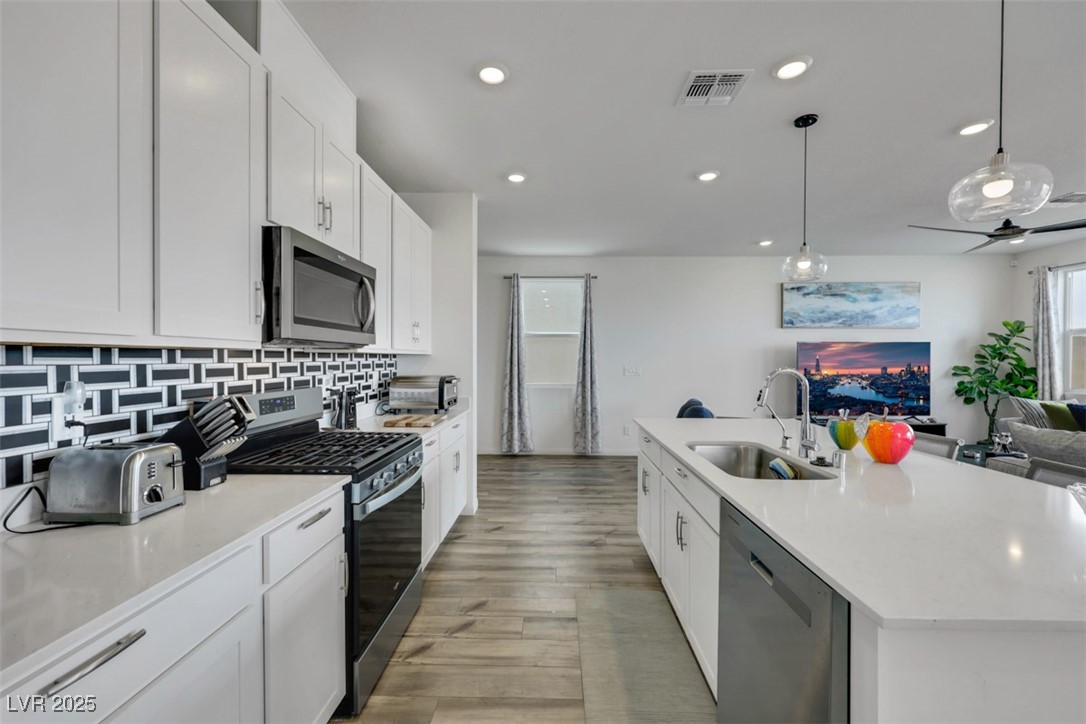 Las Vegas, Nevada 89139, United States, 5 Bedrooms Bedrooms, ,3 BathroomsBathrooms,Residential,Active,114632