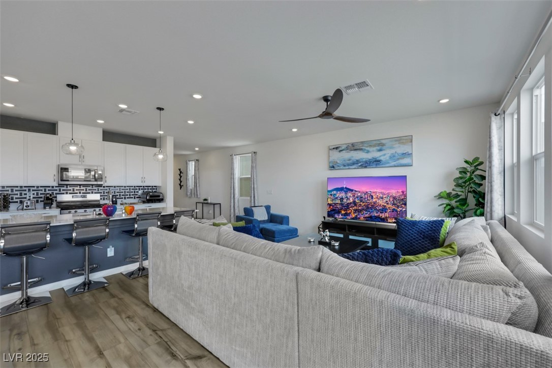 Las Vegas, Nevada 89139, United States, 5 Bedrooms Bedrooms, ,3 BathroomsBathrooms,Residential,Active,114632