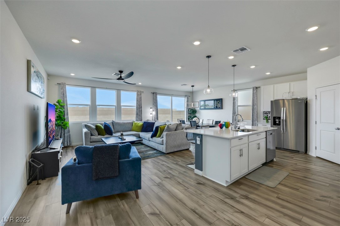 Las Vegas, Nevada 89139, United States, 5 Bedrooms Bedrooms, ,3 BathroomsBathrooms,Residential,Active,114632