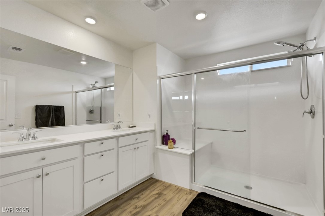 Las Vegas, Nevada 89139, United States, 5 Bedrooms Bedrooms, ,3 BathroomsBathrooms,Residential,Active,114632