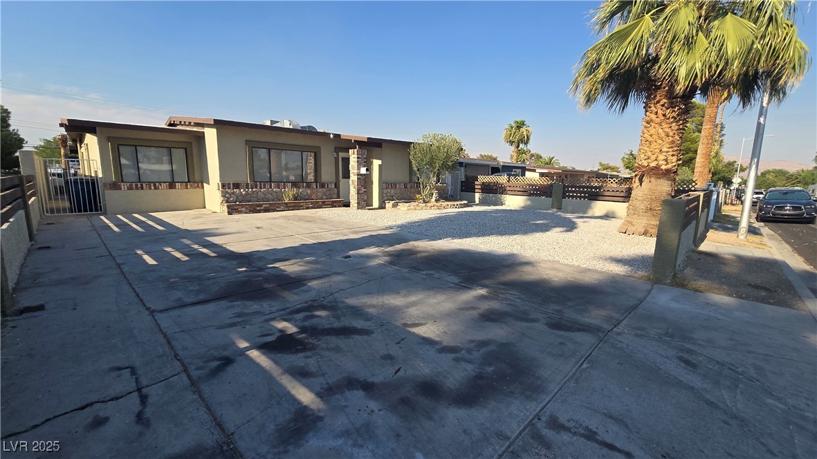 1915 E Mesquite Avenue