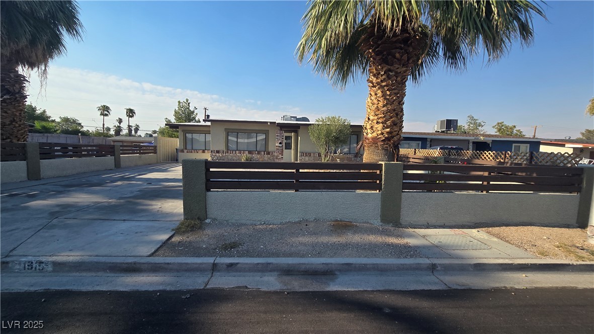 1915 E Mesquite Avenue