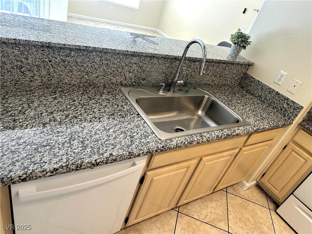 Las Vegas, Nevada 89183, United States, 2 Bedrooms Bedrooms, ,2 BathroomsBathrooms,Residential,Active,240940