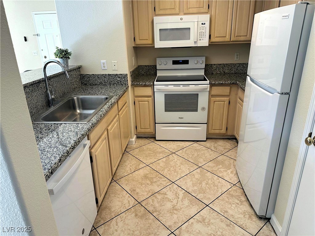 Las Vegas, Nevada 89183, United States, 2 Bedrooms Bedrooms, ,2 BathroomsBathrooms,Residential,Active,240940