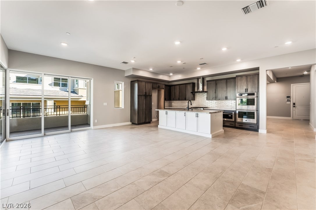 9132 Las Manaitas Avenue 302