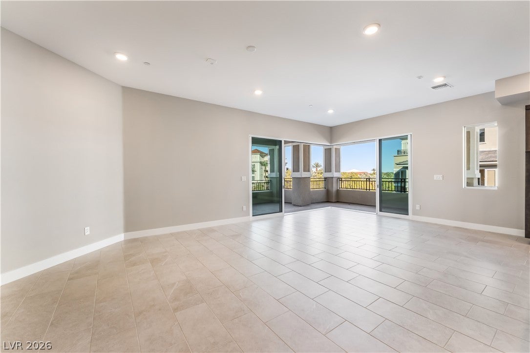 9132 Las Manaitas Avenue 302