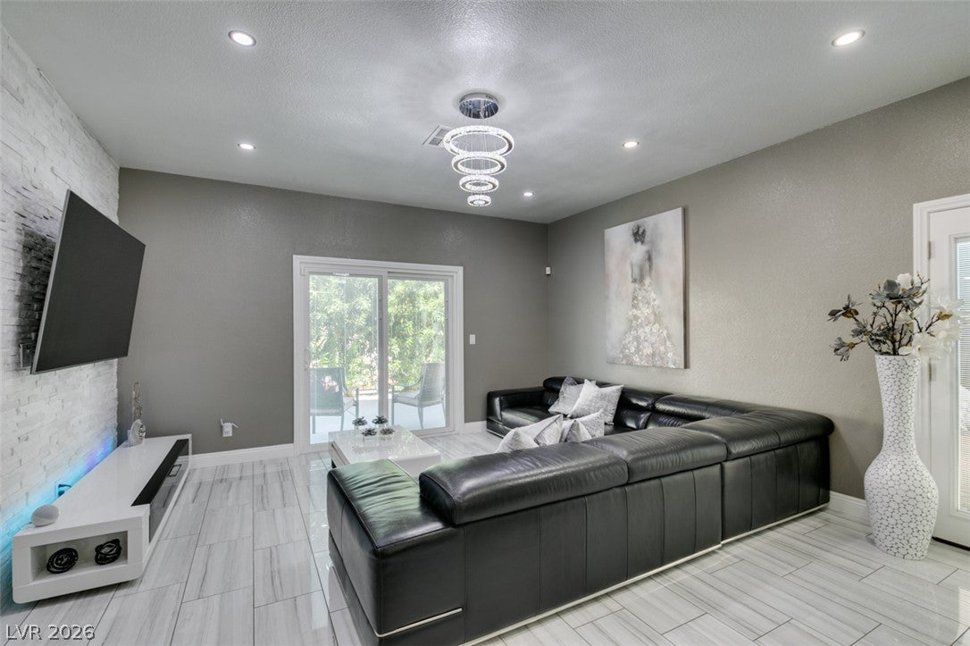 1412 W Bow Creek Court