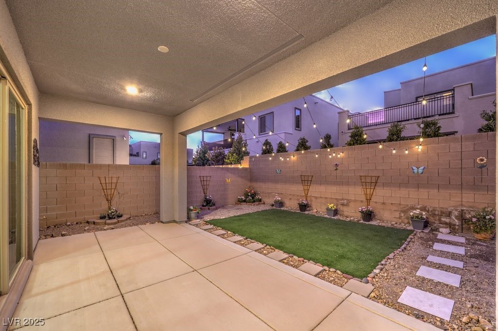 695 Daylight Ridge Court, Henderson, Nevada image 12