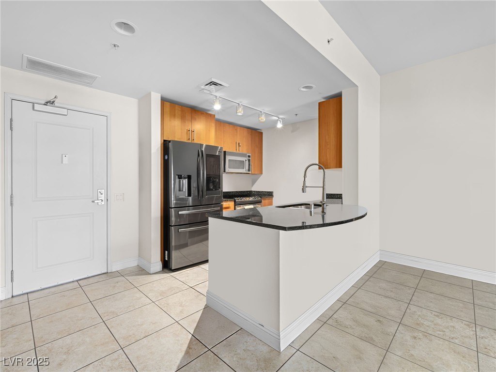 200 W Sahara Avenue 1703