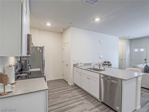 Townhouse For Sale - 483 Waterfall Cove Court<br/> Clark County, Henderson, NV 89002