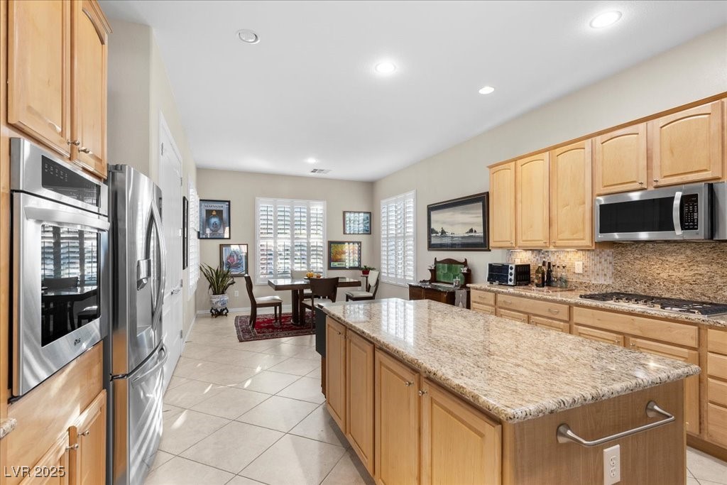 Henderson, Nevada 89044, United States, 2 Bedrooms Bedrooms, ,3 BathroomsBathrooms,Residential,Active,230899