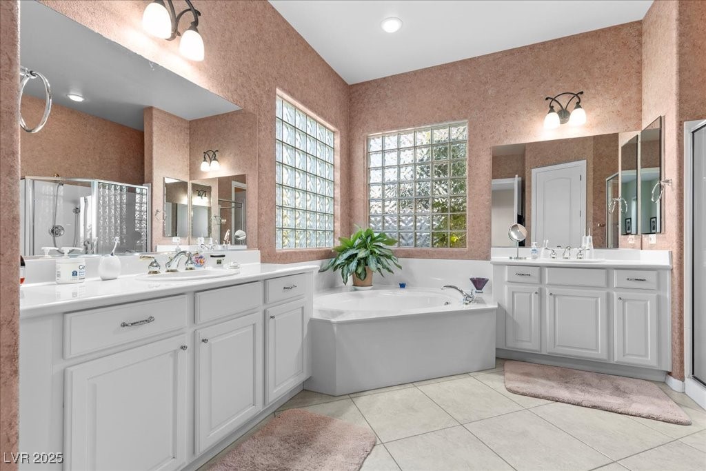 Henderson, Nevada 89044, United States, 2 Bedrooms Bedrooms, ,3 BathroomsBathrooms,Residential,Active,230899